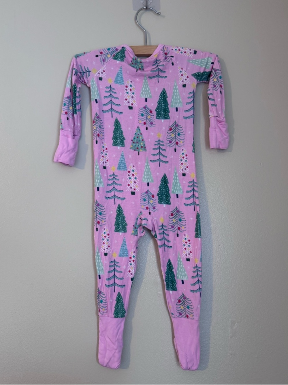 Little Sleepies Sparkling Christmas trees in pink size 6-12 months - Picture 4 of 5